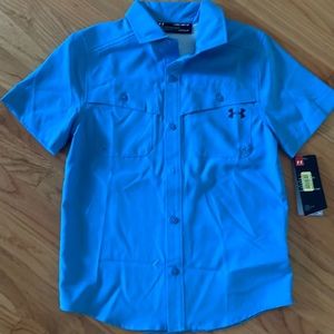 Kids unisex Under Armour heat gear top.  Size youth, medium. NWT.